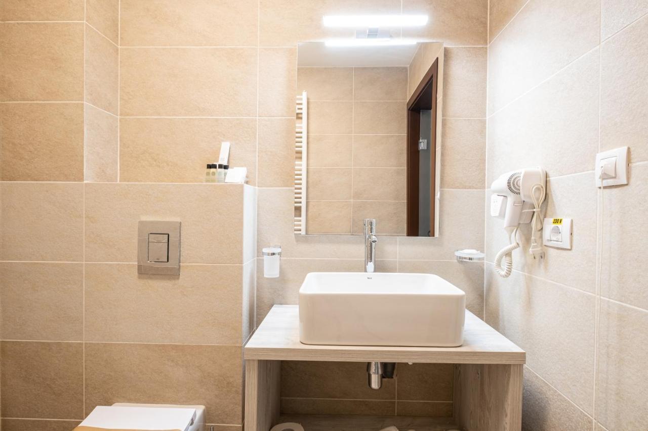 Fiald Hotel & Spa Bacau Exterior photo